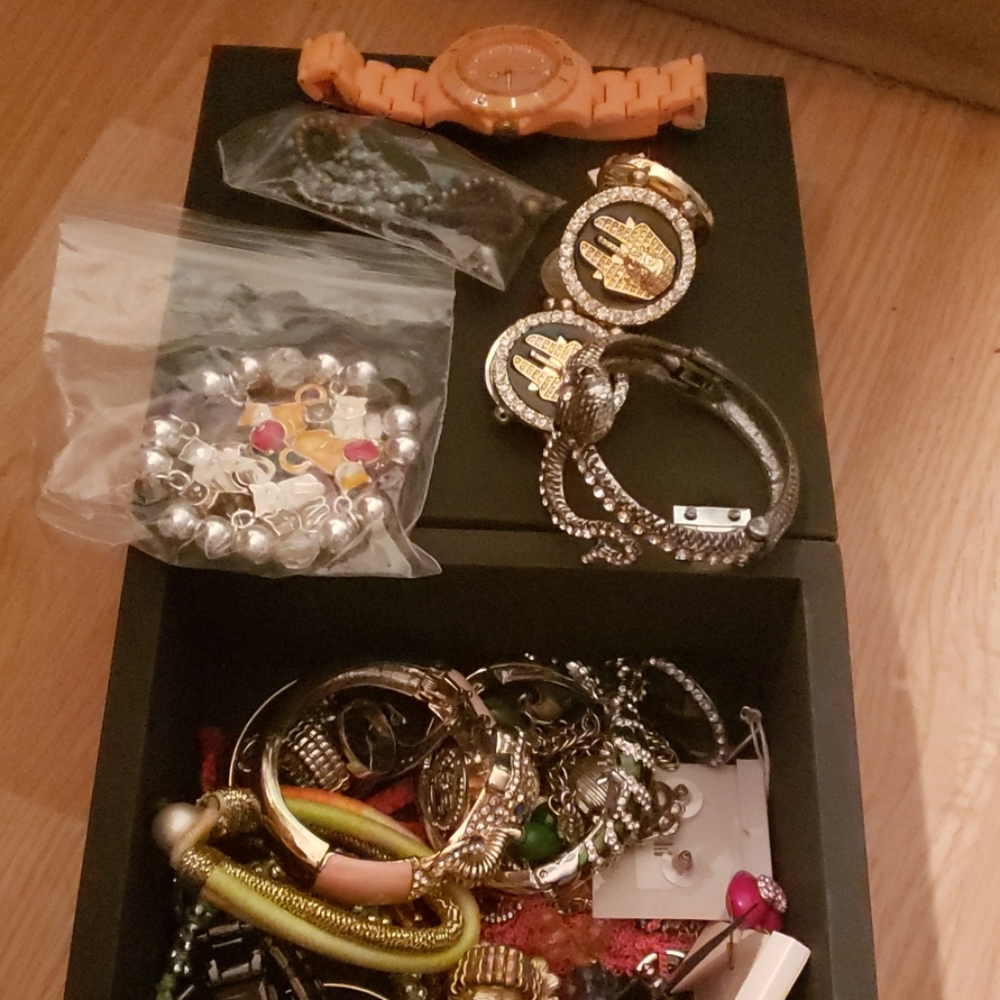 29 piece little girl jewelry lot